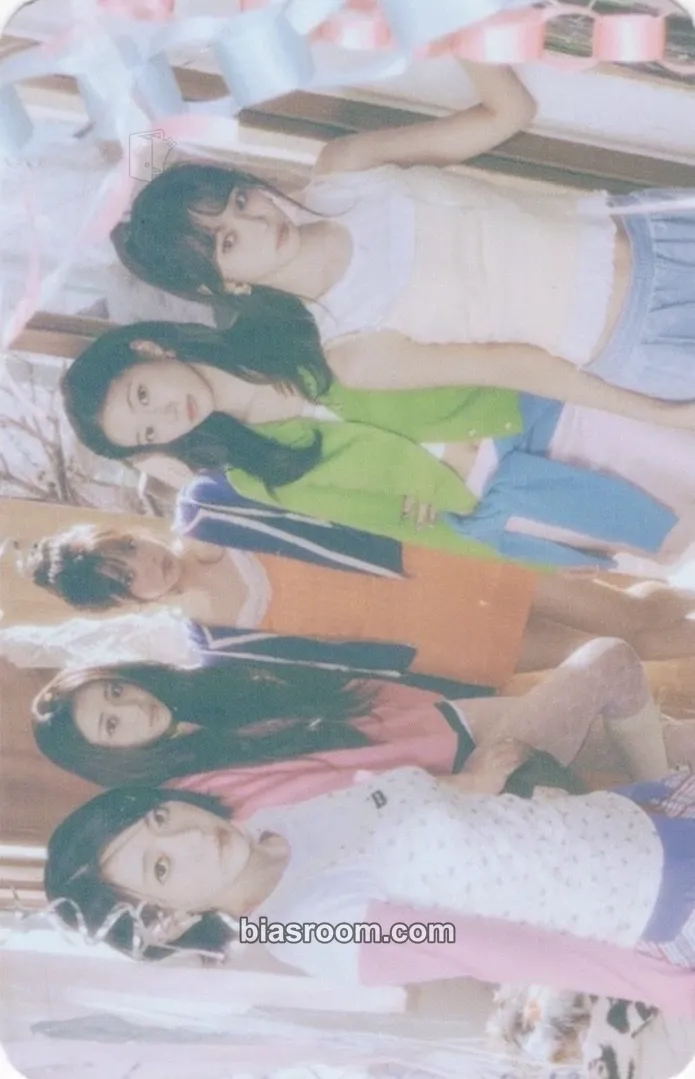 PUREFLOW pt.1 Photocard - LE SSERAFIM - LE SSERAFIM K-pop photocard