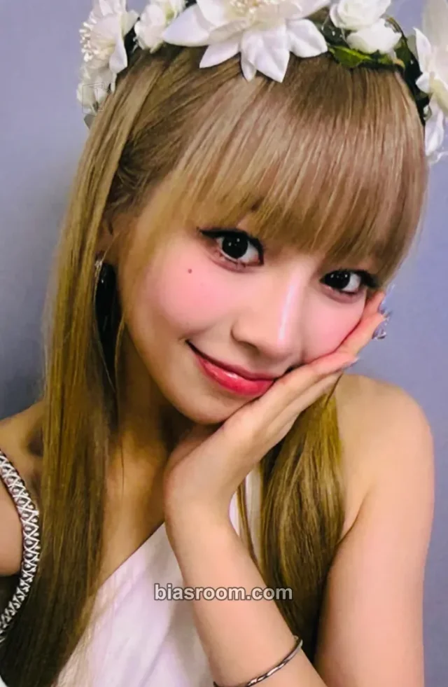 UNIS - Nana - WE UNIS Album jump up fansign round 3