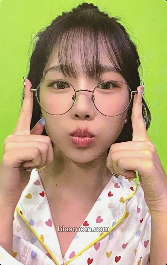 Jo Yuri GLASSY Photocard - Jo Yuri K-pop photocard