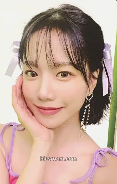 Jo Yuri GLASSY Photocard - Jo Yuri K-pop photocard