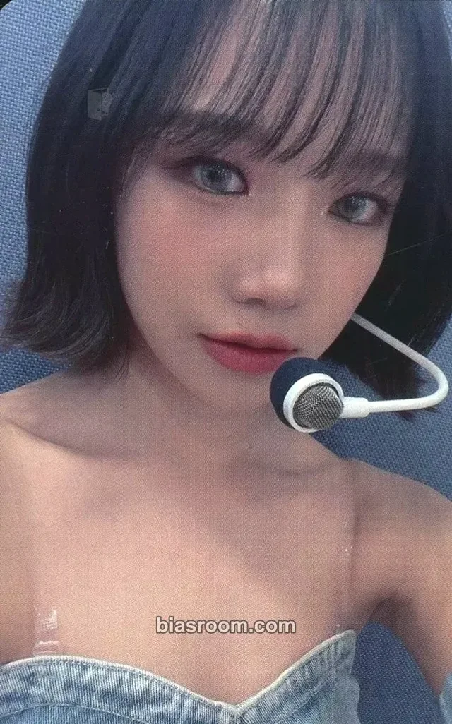 Jo Yuri Jo Yuri GLASSY K-pop photocard