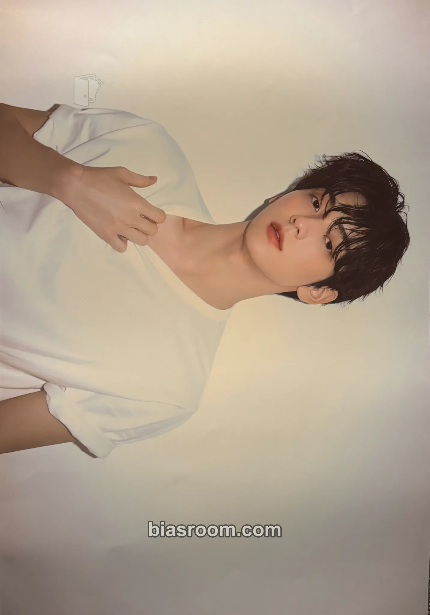 Soobin Into You Cosmetics Photocard - TOMORROW X TOGETHER - TOMORROW X TOGETHER K-pop photocard