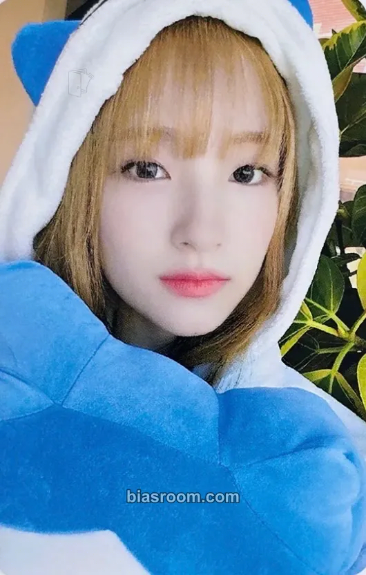 Yunha CURIOUS Photocard - UNIS - UNIS K-pop photocard