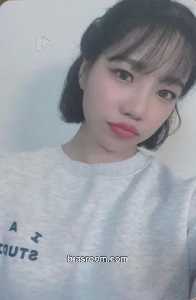 Jo Yuri GLASSY Photocard - Jo Yuri K-pop photocard