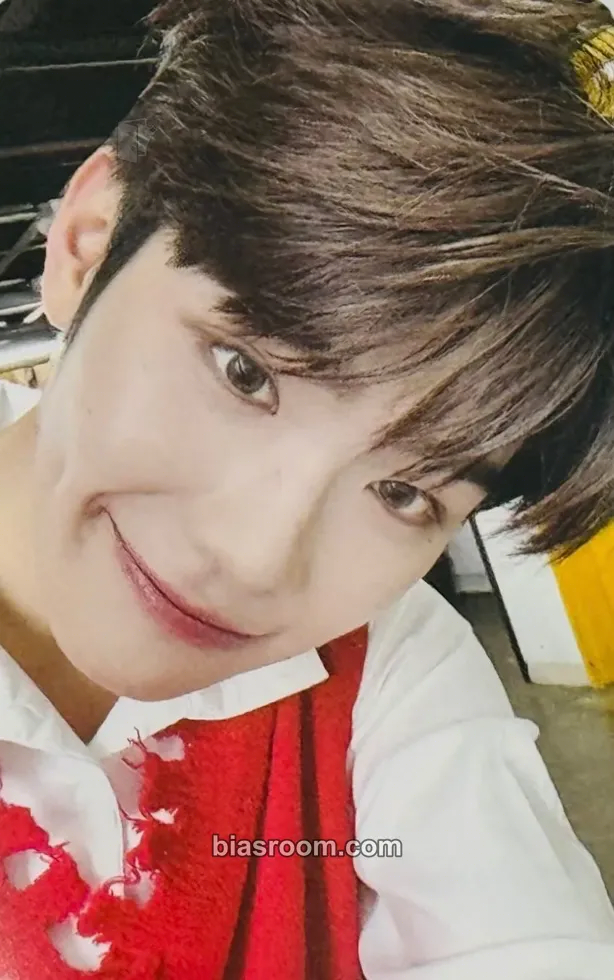 Taerae ZB1 x Teumsae Ramen Photocard - ZEROBASEONE - ZEROBASEONE K-pop photocard