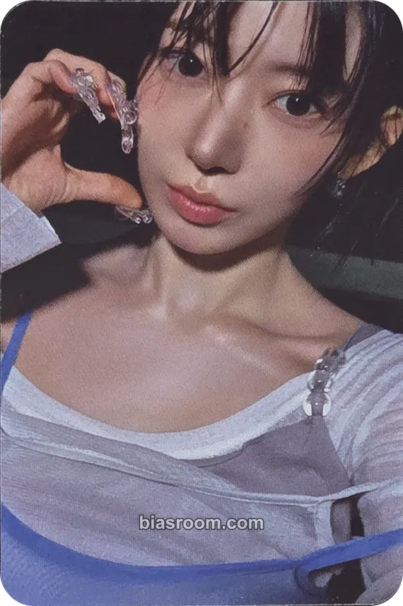 Sakura PUREFLOW pt.1 Photocard - LE SSERAFIM - LE SSERAFIM K-pop photocard