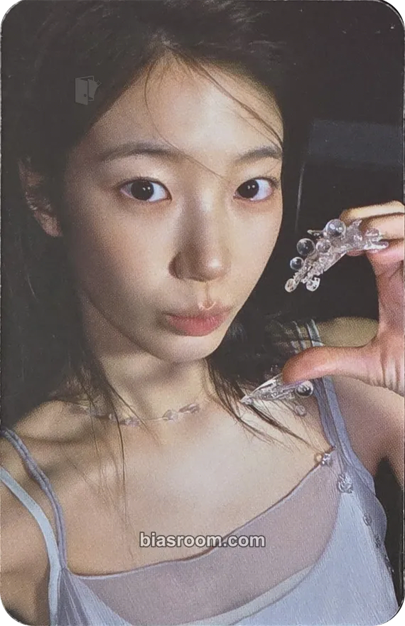 Kazuha PUREFLOW pt.1 Photocard - LE SSERAFIM - LE SSERAFIM K-pop photocard
