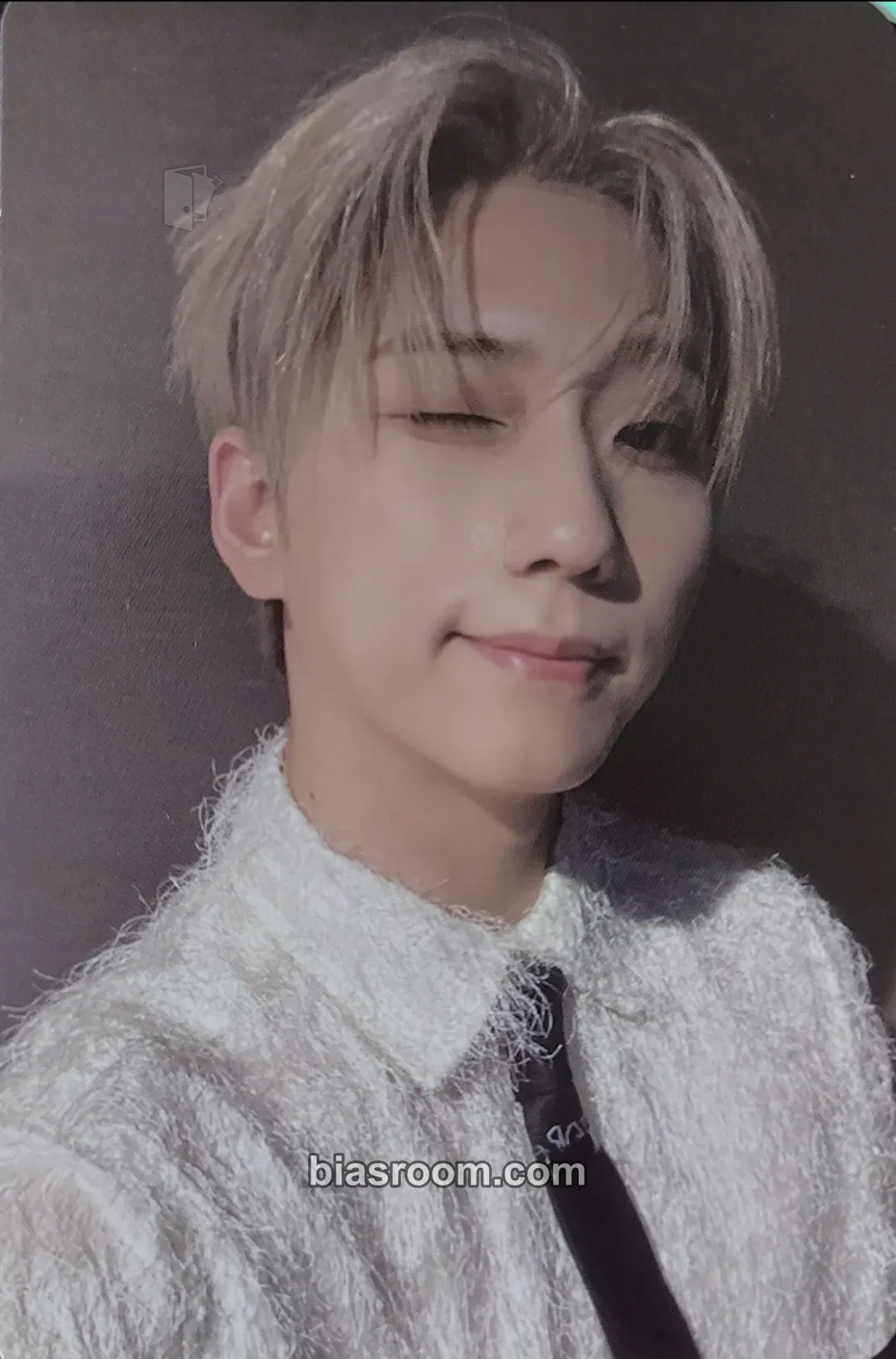 Gunil Beautiful Mind World Tour Photocard - Xdinary Heroes - Xdinary Heroes K-pop photocard