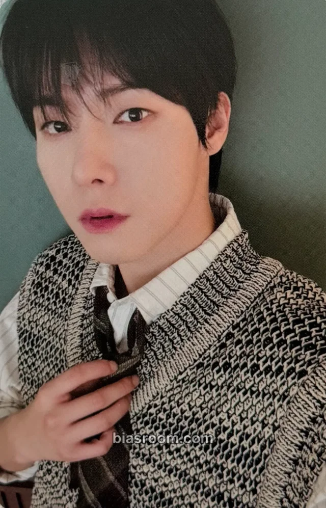 ONEWE - Yonghoon - Season's Greetings 2025 The Hide Out of Youth Other season's greetings photocard set