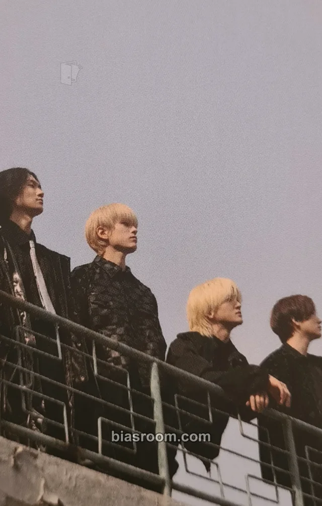W24 - The white album Album album photocard