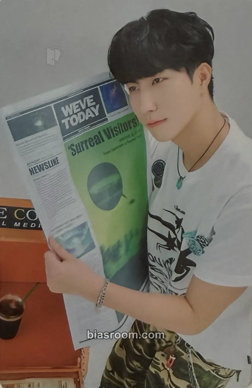 Harin Season's Greetings 2026 Error 404 : WE Not Found Photocard - ONEWE - ONEWE K-pop photocard