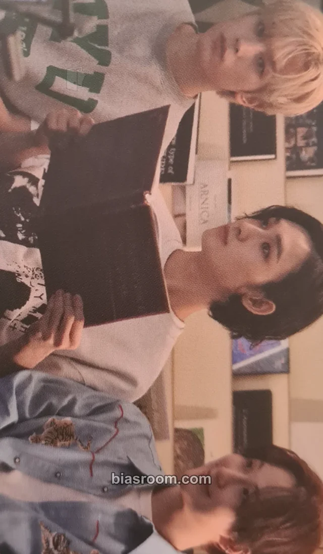 W24 - Jonggil & Aaron & Yunsoo - The white album Album album photocard