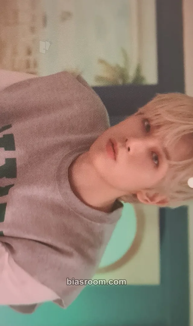 W24 - Jonggil - The white album Album album photocard