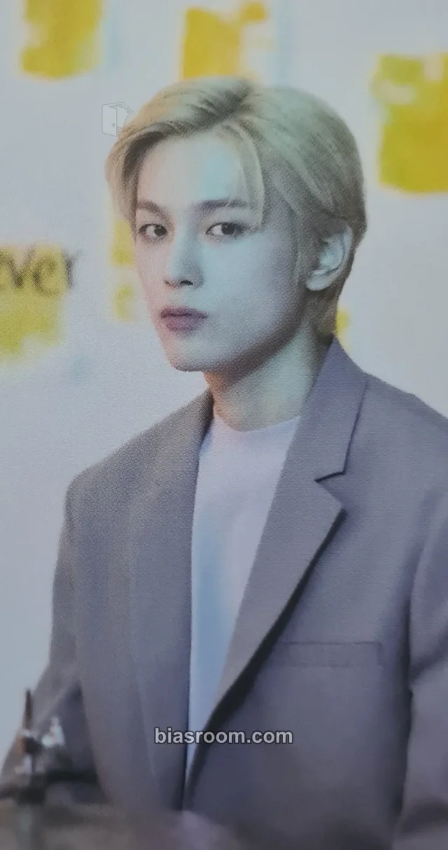 W24 - Jonggil - The white album Album album photocard
