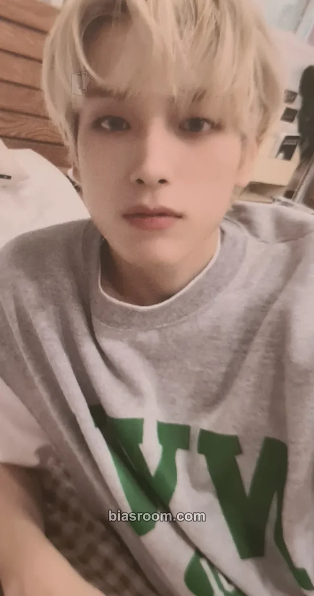W24 - Jonggil - The white album Album album photocard