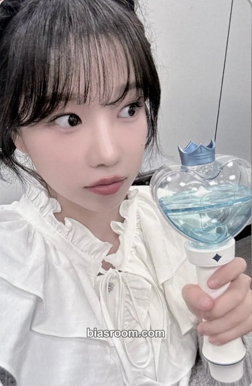 Jo Yuri OFFICIAL LIGHTSTICK Photocard - Jo Yuri K-pop photocard