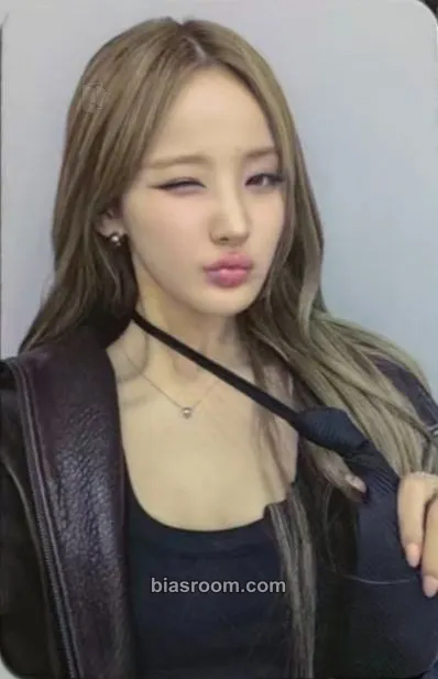 Belle Who Is She Photocard - KISS OF LIFE - KISS OF LIFE K-pop photocard