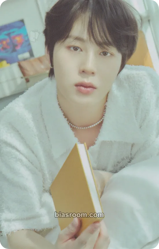 Ha Sung Woon Ha Sung Woon 23&24 Season’s Greetings ‘Just A Cloud Away’ Photocard - Ha Sung Woon K-pop photocard