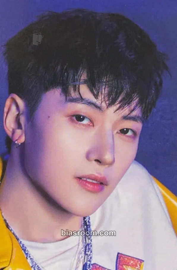 Matthew Pop-up Store in Gangnam (Line Friends) Photocard - ZEROBASEONE - ZEROBASEONE K-pop photocard