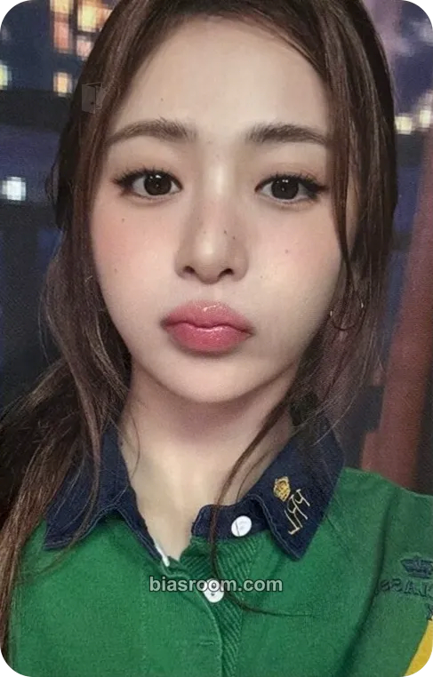 Huh Yunjin PUREFLOW pt.1 Photocard - LE SSERAFIM - LE SSERAFIM K-pop photocard