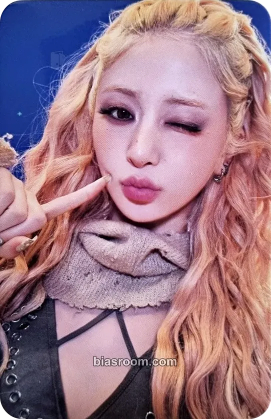 Huh Yunjin PUREFLOW pt.1 Photocard - LE SSERAFIM - LE SSERAFIM K-pop photocard