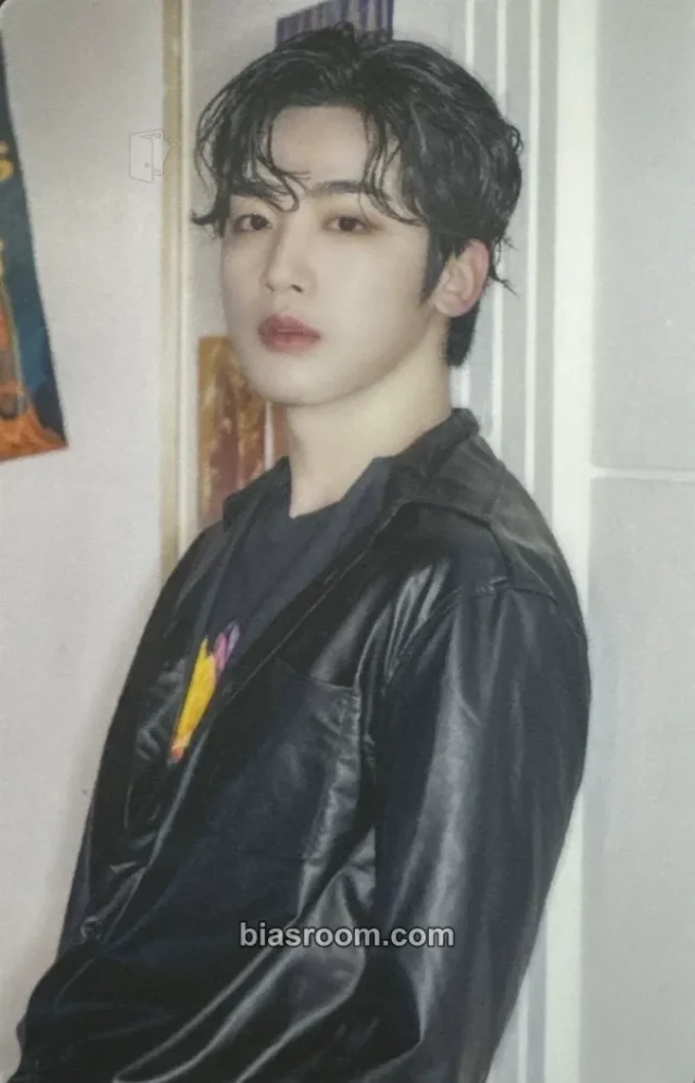 WEi - Yohan - Youth Album 'regular' version album photocard shine version