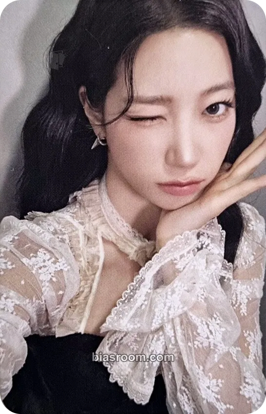 Kazuha PUREFLOW pt.1 Photocard - LE SSERAFIM - LE SSERAFIM K-pop photocard