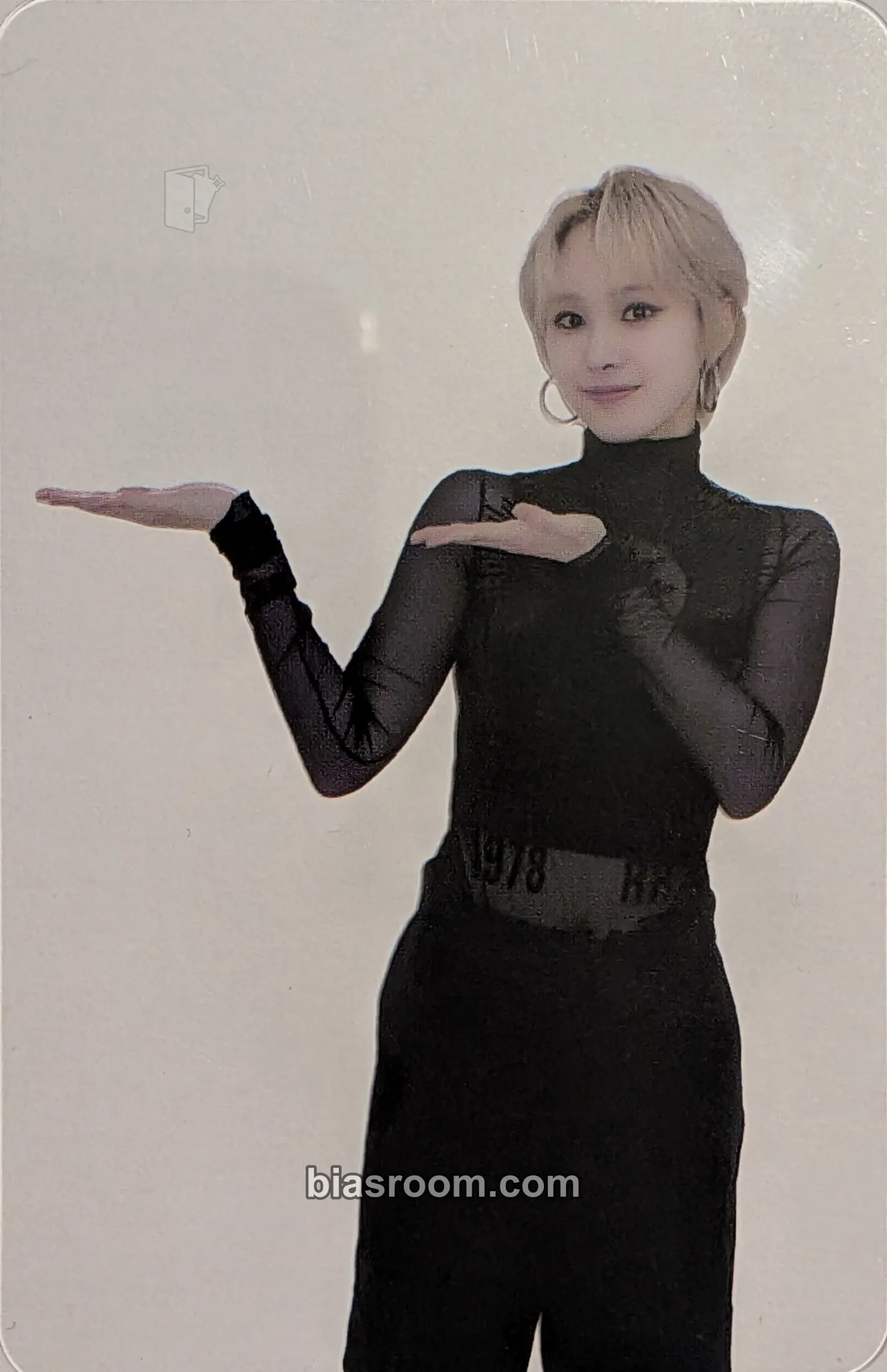 Mia 2023 EVERGLOW US Tour All My Girls Photocard - EVERGLOW - EVERGLOW K-pop photocard