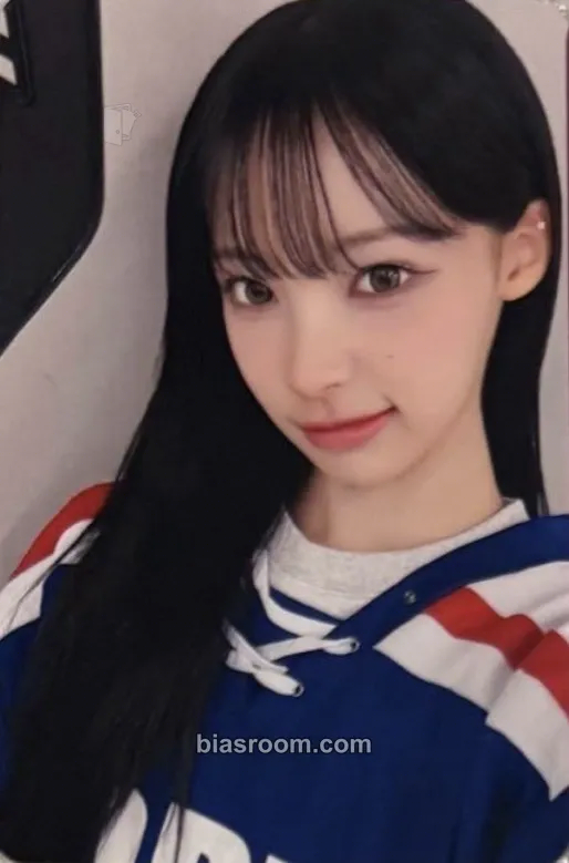 Woni lip bomb Photocard - RESCENE - RESCENE K-pop photocard
