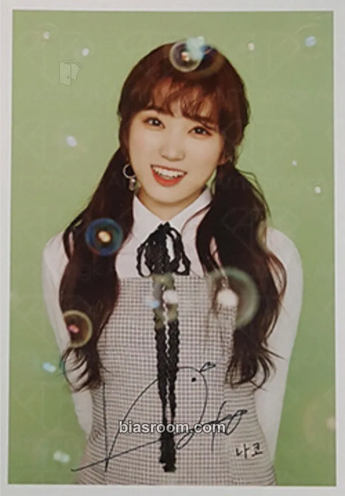 Nako EYES ON ME Photocard - IZ*ONE - IZ*ONE K-pop photocard
