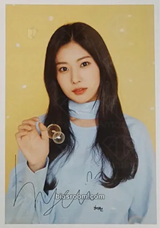 Hyewon EYES ON ME Photocard - IZ*ONE - IZ*ONE K-pop photocard