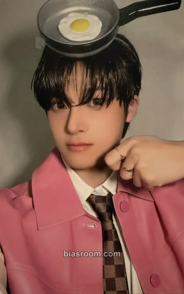 cmgquqfl40005l5049brg7t5e Album photocard