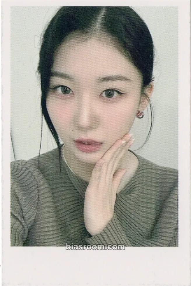 Kaede Performante Photocard - tripleS - tripleS K-pop photocard