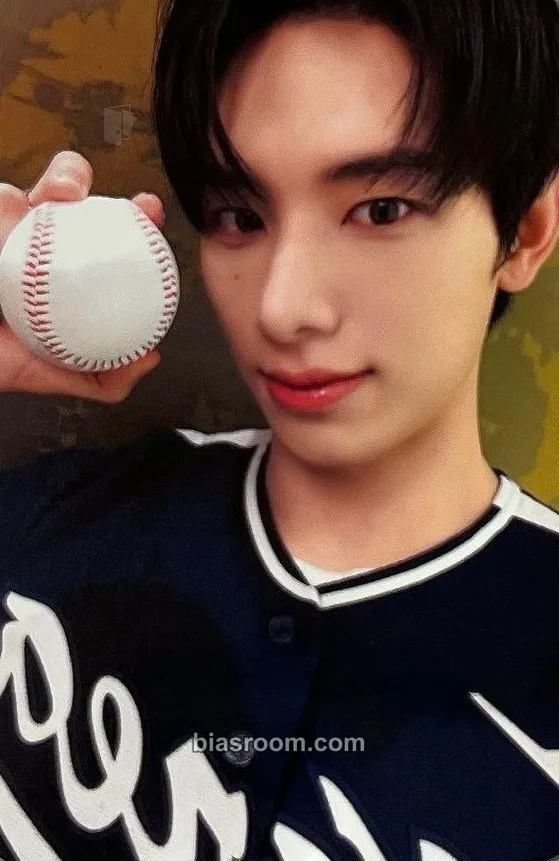 Kunho VCF Photocard - ALL(H)OURS - ALL(H)OURS K-pop photocard
