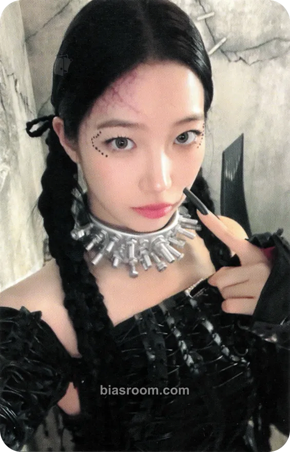 Kazuha PUREFLOW pt.1 Photocard - LE SSERAFIM - LE SSERAFIM K-pop photocard