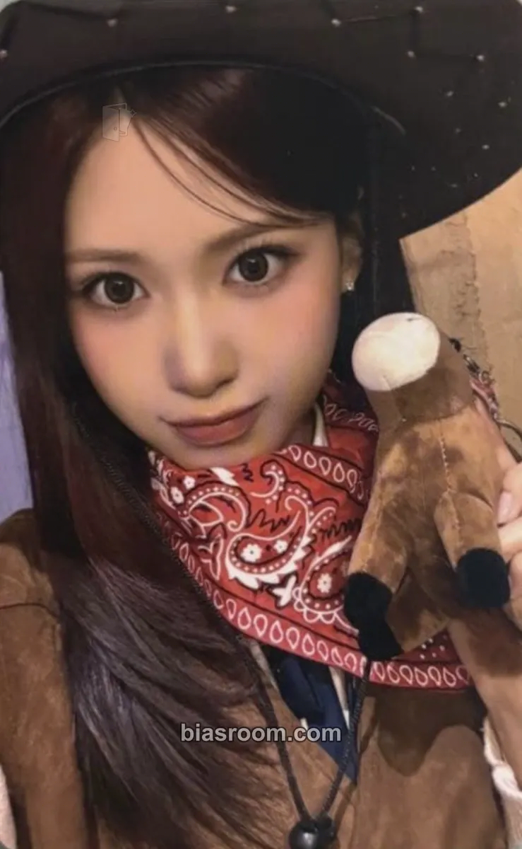 Zena lip bomb Photocard - RESCENE - RESCENE K-pop photocard