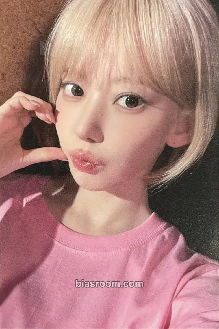 Sakura PUREFLOW pt.1 Photocard - LE SSERAFIM - LE SSERAFIM K-pop photocard