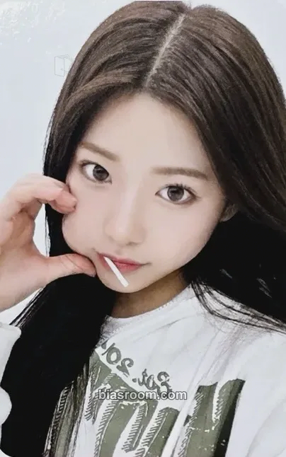 Zena Re:Scene Photocard - RESCENE - RESCENE K-pop photocard