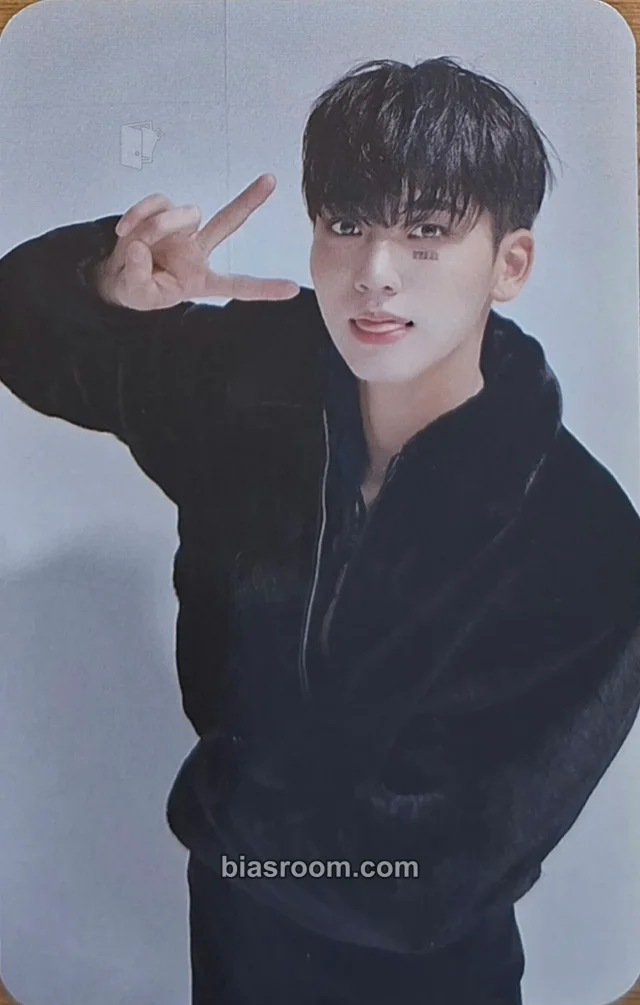 Omega X - Hyuk - Love Me Like Album album photocard