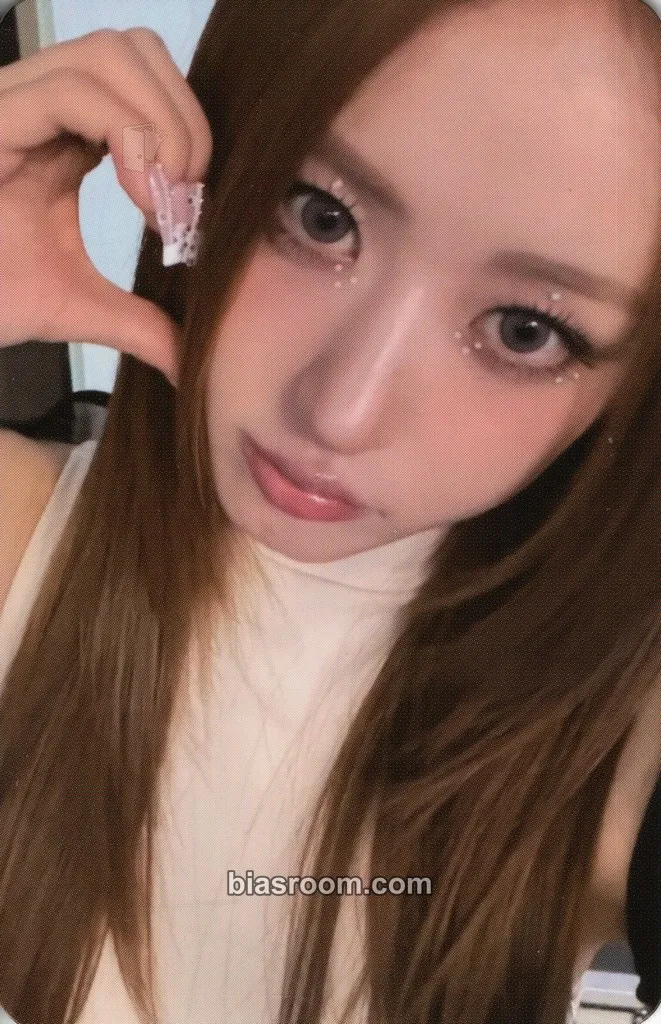Liuyin Heart Byte : LEGACY Photocard - HEART OF WOMAN - HEART OF WOMAN K-pop photocard
