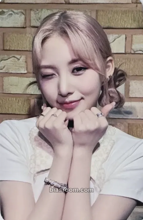 Liv Re:Scene Photocard - RESCENE - RESCENE K-pop photocard