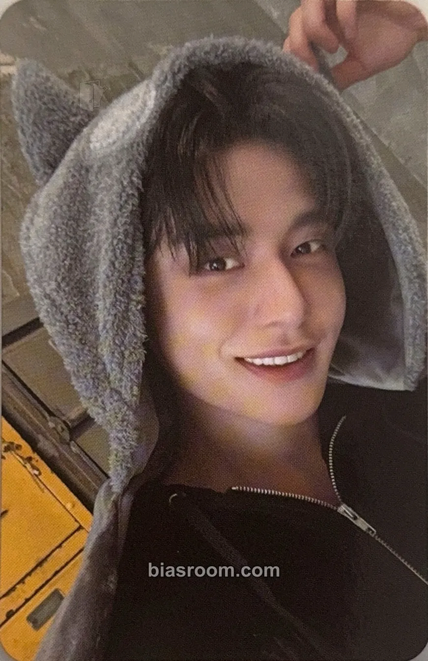 Jiwoong Zeroni Fluffy Wonderland Pop-up (Line Friends) Photocard - ZEROBASEONE - ZEROBASEONE K-pop photocard