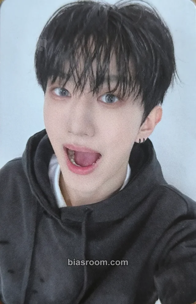Kyungmun Younite Y K-pop photocard