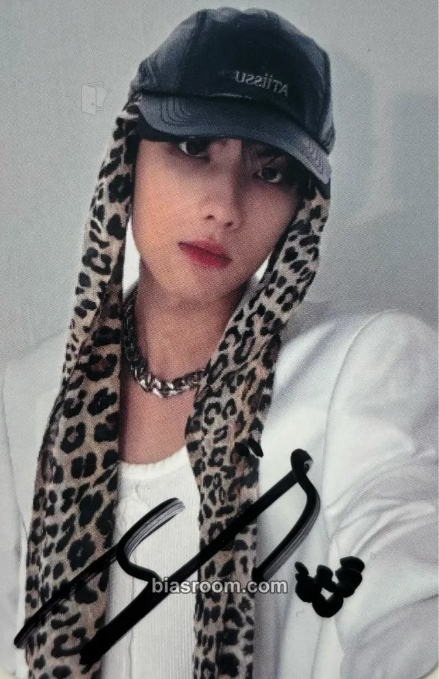 TRENDZ - Hankook - 2025 Glow Tour in Europe Event tour merch autographed