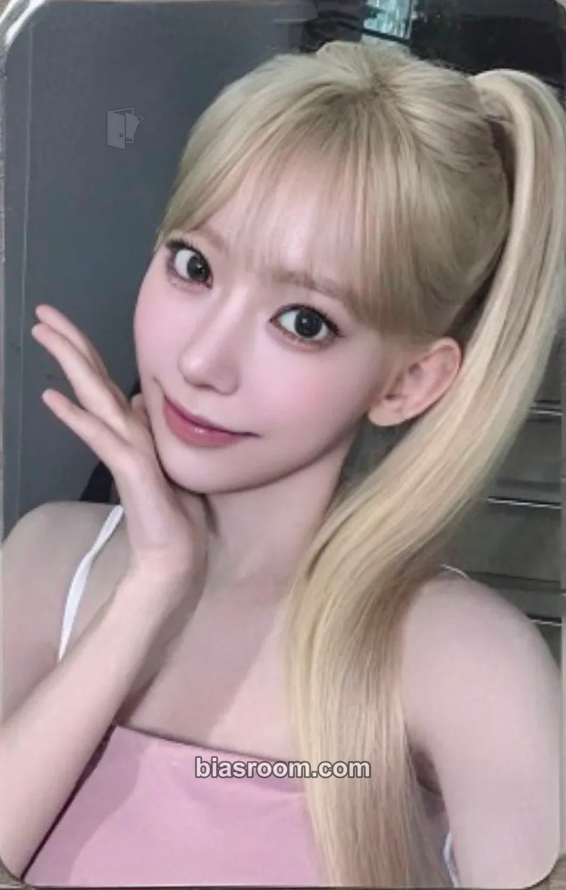 Sakura PUREFLOW pt.1 Photocard - LE SSERAFIM - LE SSERAFIM K-pop photocard