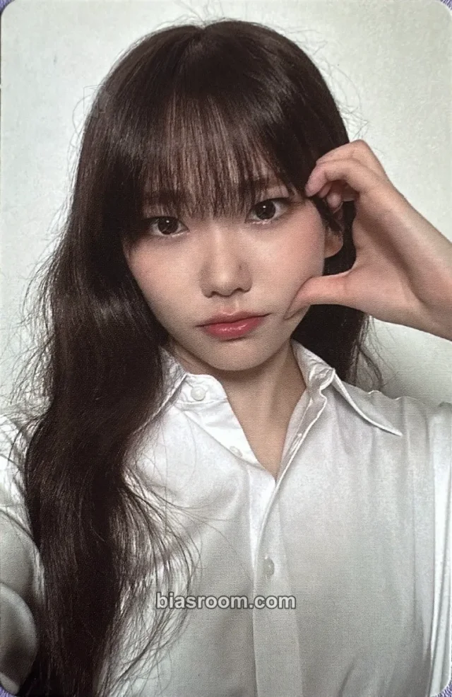 Chaei HEART OF WOMAN Universe Ticket K-pop photocard