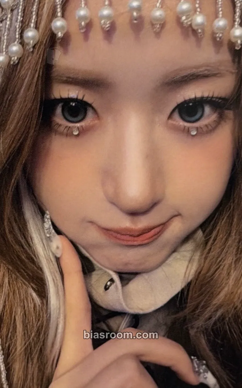 Liuyin Heart Byte : LEGACY Photocard - HEART OF WOMAN - HEART OF WOMAN K-pop photocard