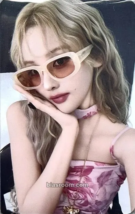 Belle KISS OF LIFE X PUBLIC BEACON Photocard - KISS OF LIFE - KISS OF LIFE K-pop photocard