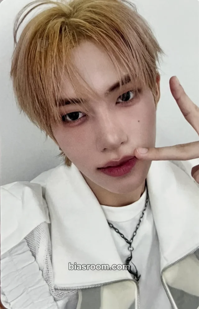 NouerA - Yuseop - MU (無限大) Album starter kit pre-debut
