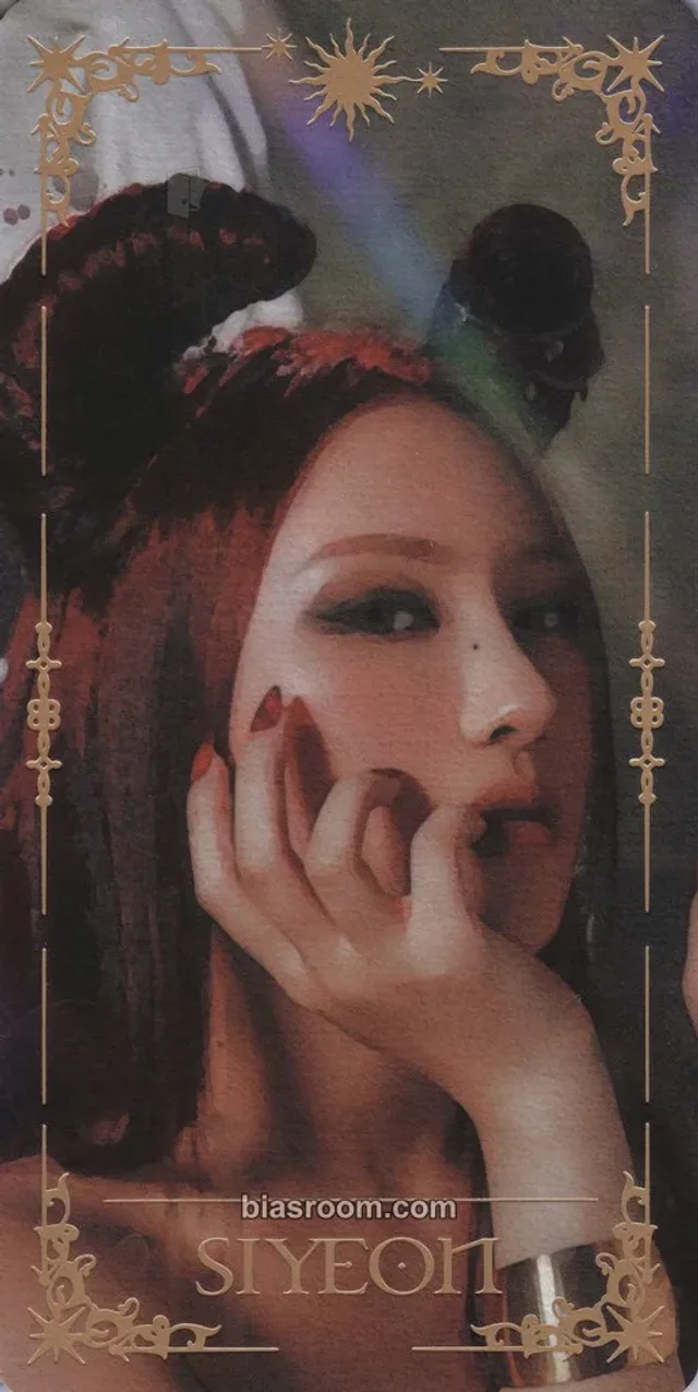 Dreamcatcher - Siyeon - Luck Inside 7 Doors World Tour Event tarot card
